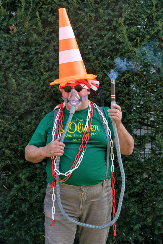 03_Oliver_Fromm_Corona_rauchend_552Px